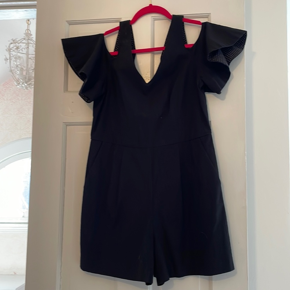 Elevenses, Size 6, Black, Cold-shoulder romper w pockets